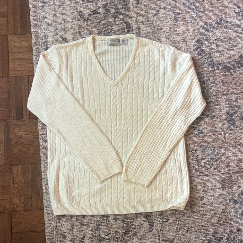 Elegant Cream vintage cable knit V-Neck Sweater